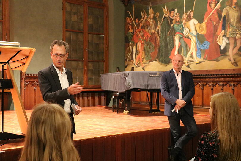 Am Montag begrüßen Oberbürgermeister Alexander Putz und Hochschulpräsident Fritz Pörnbacher einen Teil der insgesamt 18 internationalen Studenten.