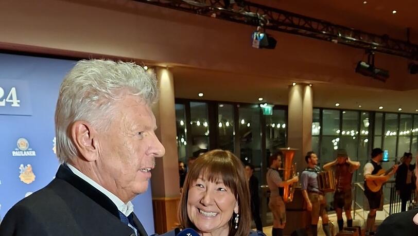 Der Münchner Oberbürgermeister Dieter Reiter (SPD) und seine Frau Petra am Roten Teppich.