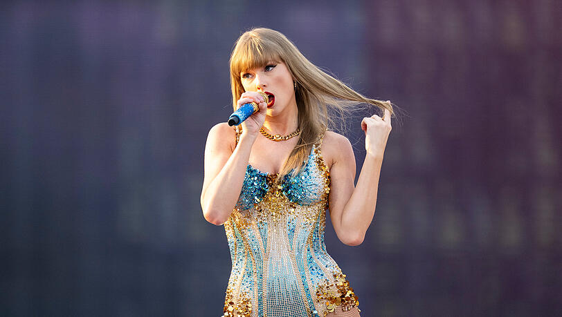 Die US-amerikanische Popsängerin Taylor Swift hat im Rahmen ihrer "Eras Tour" das Münchner Publikum begeistert. Das Drumherum der Organisation stieß bei vielen Fans auf Kritik. Die US-amerikanische Popsängerin Taylor Swift hat im Rahmen ihrer "Eras Tour" das Münchner Publikum begeistert. Das Drumherum der Organisation stieß bei vielen Fans auf Kritik.