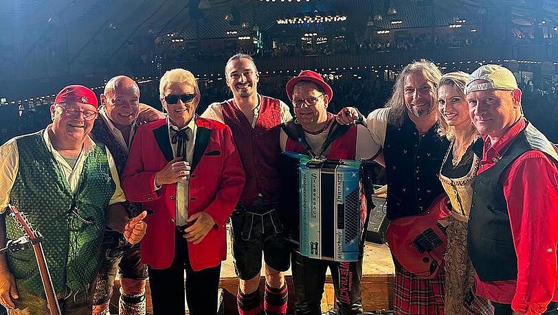 Sänger Heino lobt das Oktoberfest: "So eine Stimmung gibt’s sonst nur im Kölner Karneval.“ Sänger Heino lobt das Oktoberfest: "So eine Stimmung gibt’s sonst nur im Kölner Karneval.“