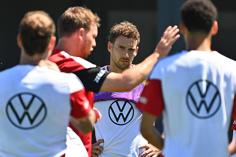 Leon Goretzka muss um seinen Stammplatz bei der WM plötzlich bangen. Leon Goretzka muss um seinen Stammplatz bei der WM plötzlich bangen.