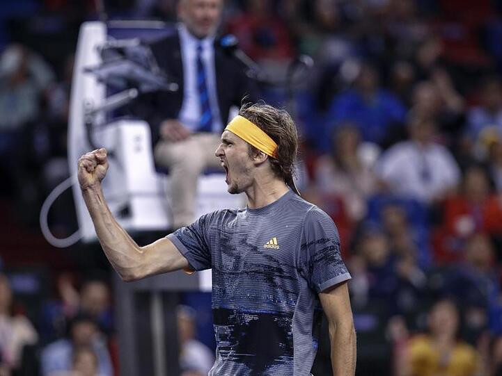 Alexander Zverev jubelt über seinen Sieg.