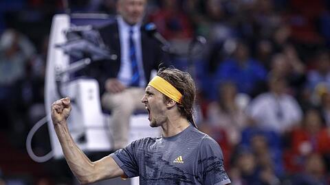 Alexander Zverev jubelt über seinen Sieg.
