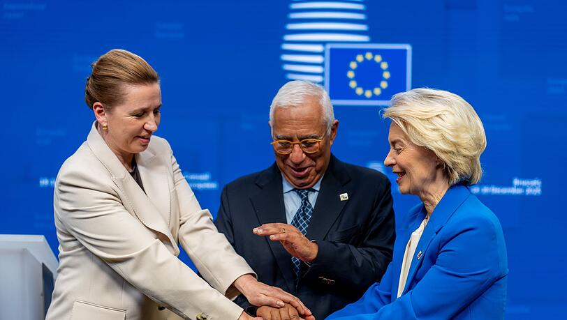 Feiern den Kompromiss: D&auml;nemarks Regierungschefin Mette Frederiksen, EU-Ratspr&auml;sident Ant&oacute;nio Costa und Kommissionschefin Ursula von der Leyen.