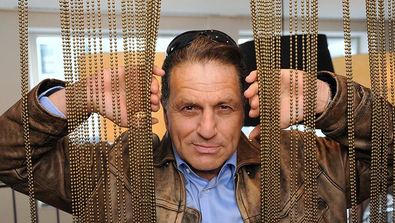 Von seinem Museumsbesuchen hat sich Ali Khan immer auch erhofft, dort mal ein Mädchen kennenzulernen. Geklappt das nie. Seine Freundin hat er bei einer Modenschau kennengelernt. Von seinem Museumsbesuchen hat sich Ali Khan immer auch erhofft, dort mal ein Mädchen kennenzulernen. Geklappt das nie. Seine Freundin hat er bei einer Modenschau kennengelernt.