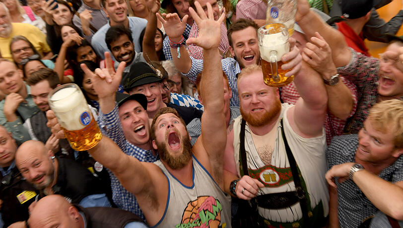 "Zurückhaltend" sollen queere Wiesnbesucher sein, wenn es nach einem Web-Portal geht. Und alle anderen?