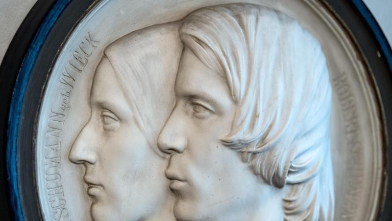 Ein Doppelportrait des Musiker-Ehepaars Clara und Robert Schumann im Schumann Haus in Leipzig. Ein Doppelportrait des Musiker-Ehepaars Clara und Robert Schumann im Schumann Haus in Leipzig.