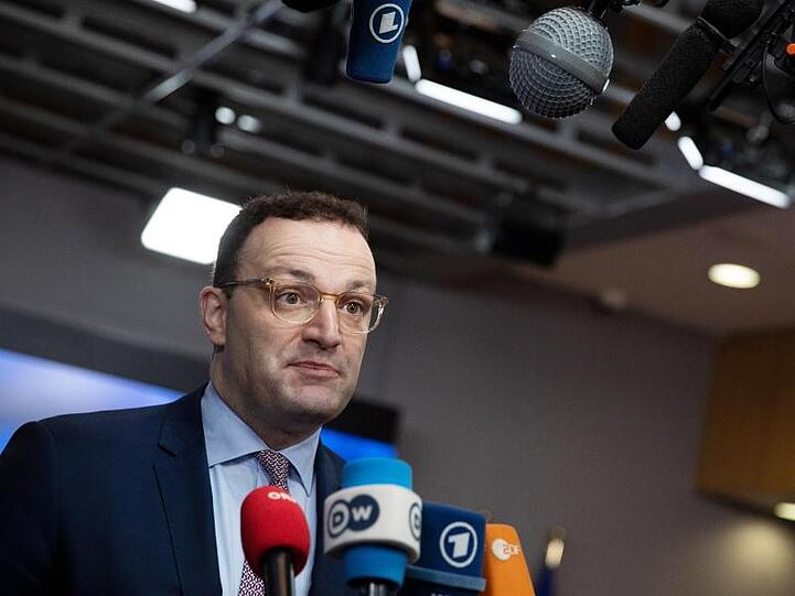 Jens Spahn (CDU), Bundesgesundheitsminister, gibt ein Pressestatement. Foto: Virginia Mayo/AP/dpa