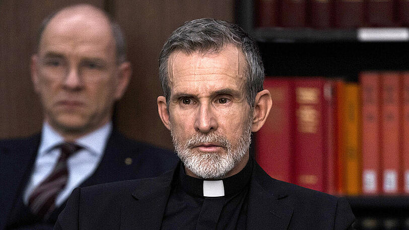Ulrich Matthes als Bischof Thiel in "Gott"