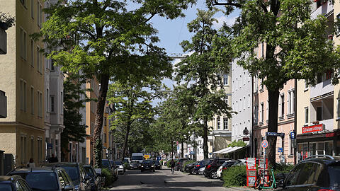 Direkt um die Ecke der Kurfürstenstraße liegt die Wohnung, deren Preis einem die Tränen in die Augen treibt.
