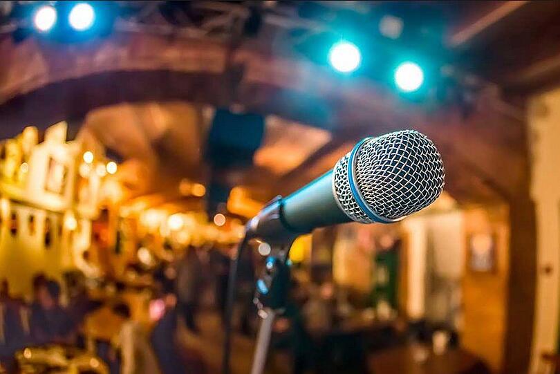 Bühne frei für mutige Karaoke-Helden heißt es am Samstag im Kennedy’s.
