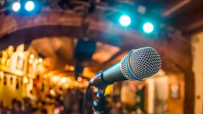 Bühne frei für mutige Karaoke-Helden heißt es am Samstag im Kennedy’s. Bühne frei für mutige Karaoke-Helden heißt es am Samstag im Kennedy’s.