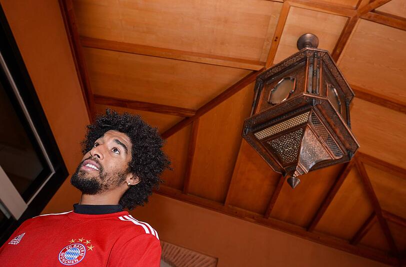 Der FC Bayern München bei der Klub-WM in Marokko: Bilder aus dem Mannschaftshotel "Tikida Golf Palace" in Agadir. Hier: Abwehrspieler Dante.