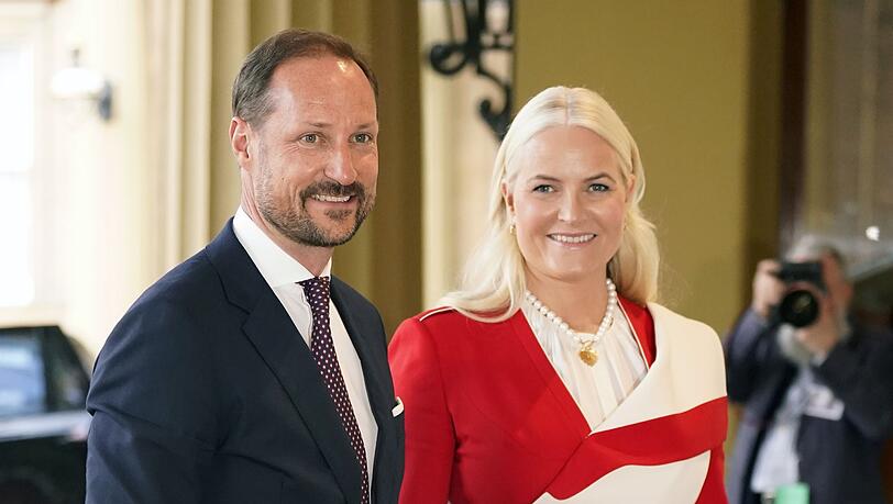 Haakon (l), Kronprinz von Norwegen, und Mette-Marit, Kronprinzessin von Norwegen. Haakon (l), Kronprinz von Norwegen, und Mette-Marit, Kronprinzessin von Norwegen.