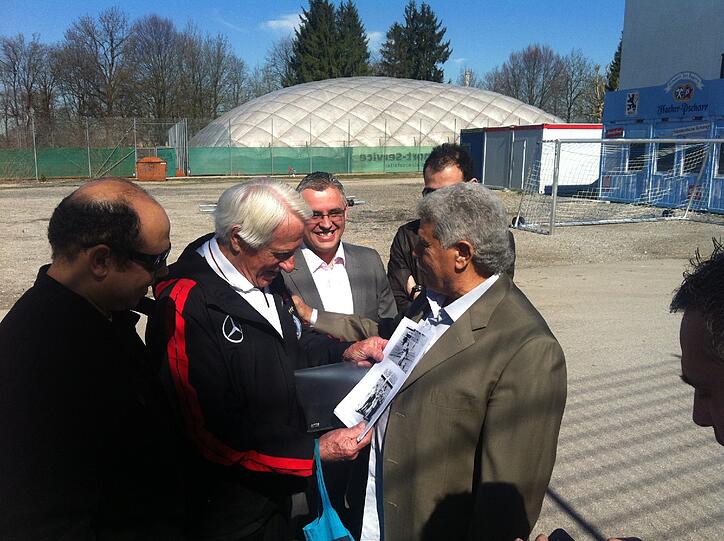 Hassan Shehata (rechts) mit seinem ehemaligen Trainer Burkhard Pape (links).