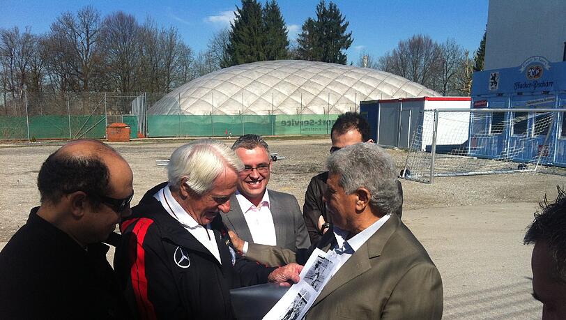Hassan Shehata (rechts) mit seinem ehemaligen Trainer Burkhard Pape (links). Hassan Shehata (rechts) mit seinem ehemaligen Trainer Burkhard Pape (links).
