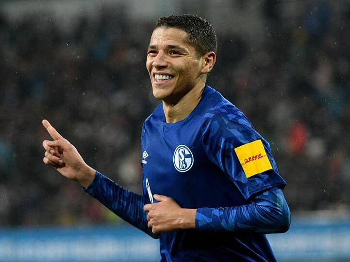 Schalkes Amine Harit jubelt nach seinem Treffer zum 3:2-Sieg beim FC Augsburg.