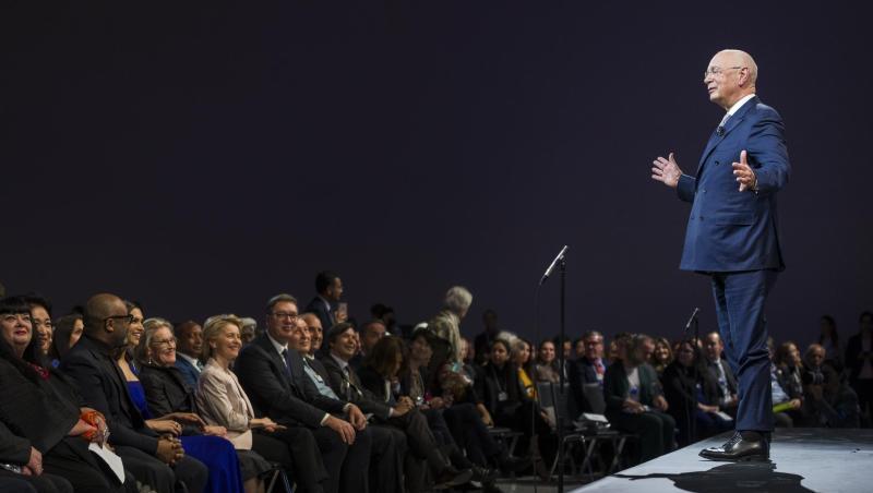 Klaus Schwab, Gründer des Weltwirtschaftsforums, begrüßt die Teilnehmer der WEF-Jahrestagung am 20. Januar mit einer Willkommensbotschaft. Klaus Schwab, Gründer des Weltwirtschaftsforums, begrüßt die Teilnehmer der WEF-Jahrestagung am 20. Januar mit einer Willkommensbotschaft.