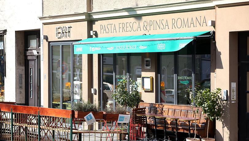 Sonnige Freischankfläche: Der Name ist hier sicherlich Programm. Sonnige Freischankfläche: Der Name ist hier sicherlich Programm.