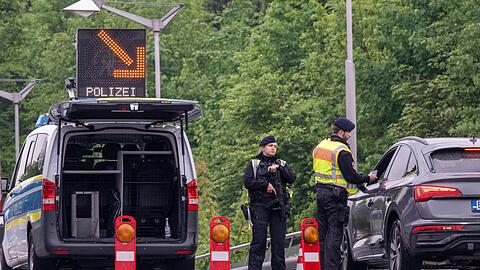 Bis zu 14.000 Beamtinnen und Beamte sind bei Grenzkontrollen eingesetzt. (Archivbild)
