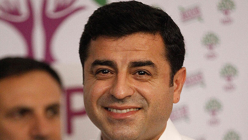 Selahattin Demirtas, Chef der pro-kurdischen Oppositionspartei HDP: "Wir haben zur PKK überhaupt keine Beziehungen". Selahattin Demirtas, Chef der pro-kurdischen Oppositionspartei HDP: "Wir haben zur PKK überhaupt keine Beziehungen".