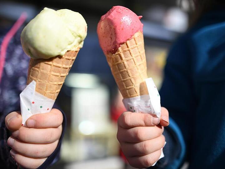 Eisverkäufer haben vermutlich bei den hohen Temperaturen Hochkonjunktur.