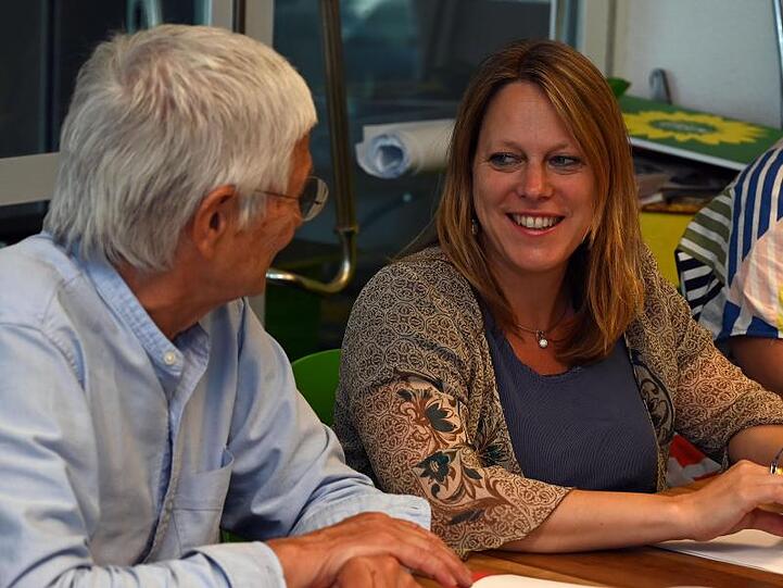 Spitzenkandidatin Maike Schaefer und der Bremer Grünen-Co-Vorsitzende Hermann Kuhn beim Treffen des Landesvorstandes.