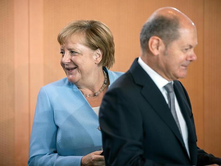 Kanzlerin Angela Merkel und Vizekanzler Olaf Scholz vor einer Kabinettssitzung im Kanzleramt.