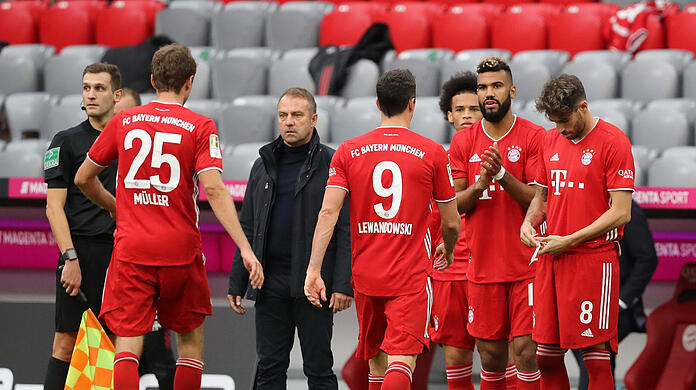 Bayern-Trainer Hansi Flick muss aufgrund der vielen englischen Wochen reichlich rotieren.