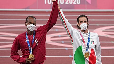 Kuriose, aber auch tragische Momente in Tokio: Das geteilte Gold von Mutaz Essa Barshim (l. und Gianmarco Tamberi).
