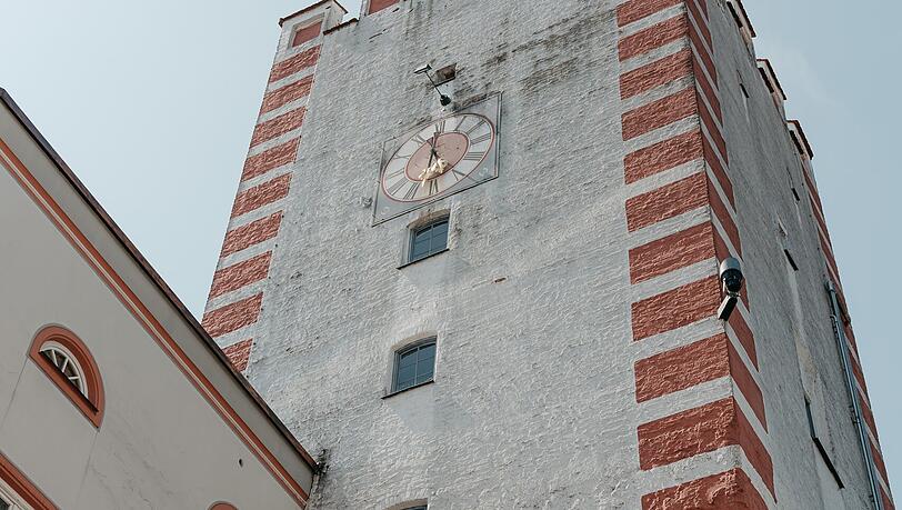 Der Nagelschmiedeturm am Stadtplatz von M&uuml;hldorf ist 1218 erbaut worden.