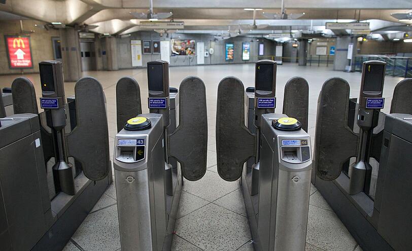 Der U-Bahnhof "Westminster" in London mitten im Berufsverkehr: Weil die U-Bahn streikt, ist der Bahnhof menschenleer.