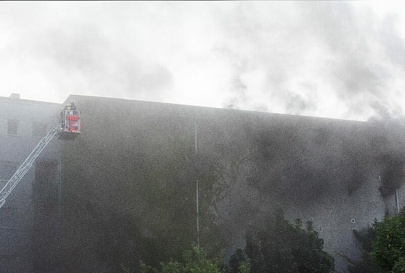 Bei einer Explosion in einem ehemaligen Bunker in Hamburg wurden 21 Menschen verletzt. Die Bilder.