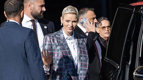 Fürstin Charlène bei der Modenschau des Labels Louis Vuitton auf der Pariser Fashion Week.