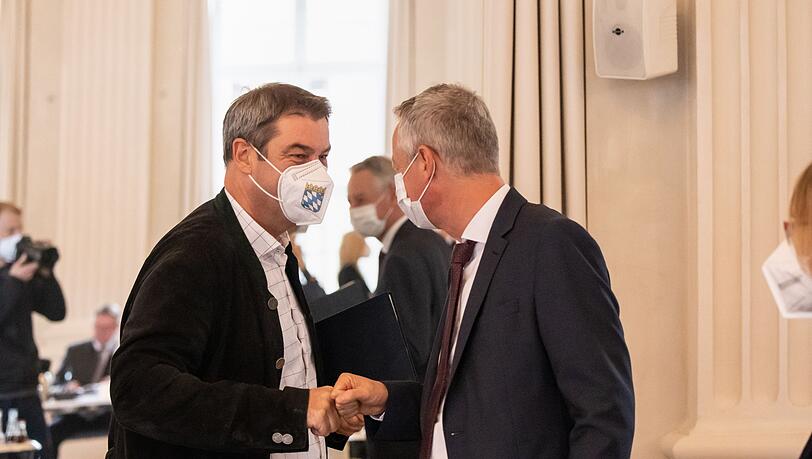Die Zusammenarbeit zwischen Kabinett und Städtetag in Bayern läuft meist gut - doch immer wieder gibt es Debatten um Geld. Aus Sicht des Spitzenverbandes muss der Freistaat wegen der neusten Berliner Beschlüsse mit einem Nothilfeprogramm ein Kliniksterben im Freistaat verhindern. (Archivbild) Die Zusammenarbeit zwischen Kabinett und Städtetag in Bayern läuft meist gut - doch immer wieder gibt es Debatten um Geld. Aus Sicht des Spitzenverbandes muss der Freistaat wegen der neusten Berliner Beschlüsse mit einem Nothilfeprogramm ein Kliniksterben im Freistaat verhindern. (Archivbild)