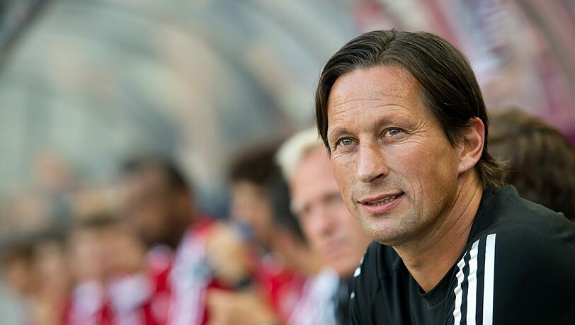 Roger Schmidt muss mit Leverkusen gegen Lazio Rom bestehen, um in die Gruppenphase zu kommen. Roger Schmidt muss mit Leverkusen gegen Lazio Rom bestehen, um in die Gruppenphase zu kommen.