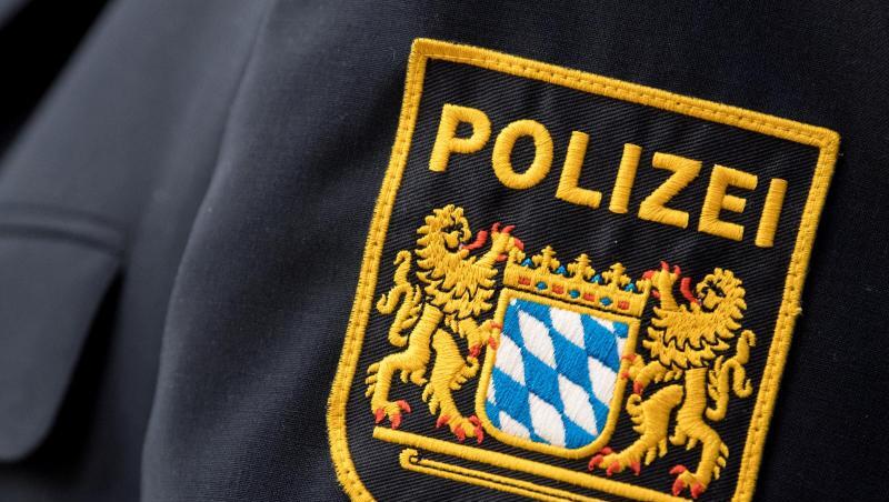 Das Wappen der bayerischen Polizei auf einer Uniform. Foto: Sven Hoppe/Archivbild Das Wappen der bayerischen Polizei auf einer Uniform. Foto: Sven Hoppe/Archivbild