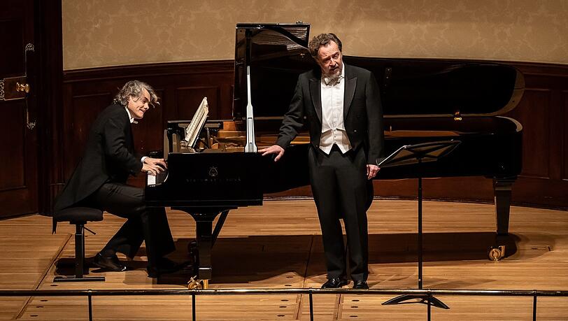 Christian Gerhaher und Gerold Huber bei einem Liederabend. Christian Gerhaher und Gerold Huber bei einem Liederabend.