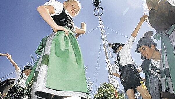 Auf geht’s zum Maitanz: Überall in der Stadt wird der Wonnemonat gebührend gefeiert. Auf geht’s zum Maitanz: Überall in der Stadt wird der Wonnemonat gebührend gefeiert.