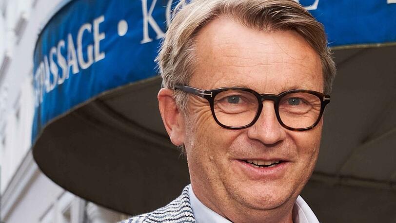 Demnächst der neue Chef in der Komödie: René Heinersdorff. Demnächst der neue Chef in der Komödie: René Heinersdorff.