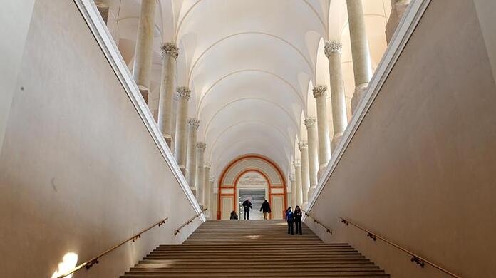 Das Treppenhaus in der Bayerischen Staatsbibliothek in München.