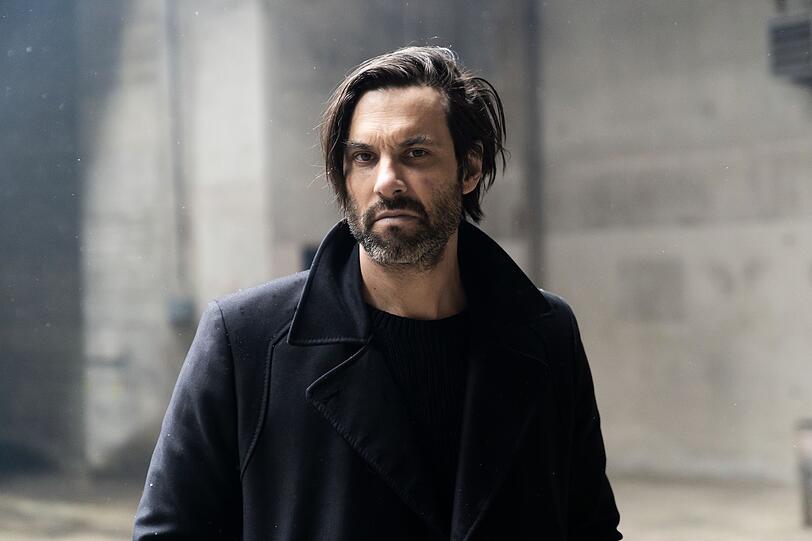 Lukas Laim (Max Simonischek) macht es mit seiner schroffen Art den Mitmenschen nicht immer leicht. Lukas Laim (Max Simonischek) macht es mit seiner schroffen Art den Mitmenschen nicht immer leicht.