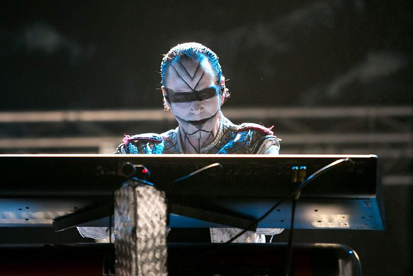 Die Liebe zur Musik, und zum Style wird auch von Geir Bratland gelebt. Er ist Keyboarder der norwegischen Black Metal Band "Dimmu Borgir"