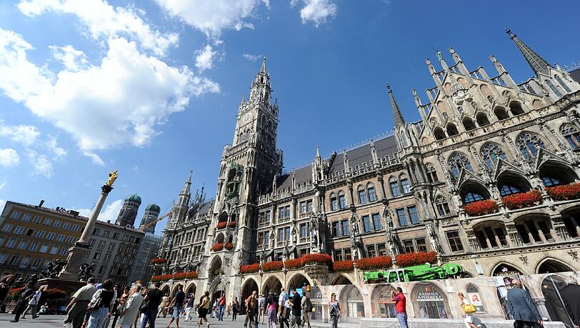 Im großen Sitzungssaal im Rathaus sollte am Mittwoch eigentlich über neue Referenten abgestimmt werden. Daraus wird nun aber nichts - vorerst. Im großen Sitzungssaal im Rathaus sollte am Mittwoch eigentlich über neue Referenten abgestimmt werden. Daraus wird nun aber nichts - vorerst.