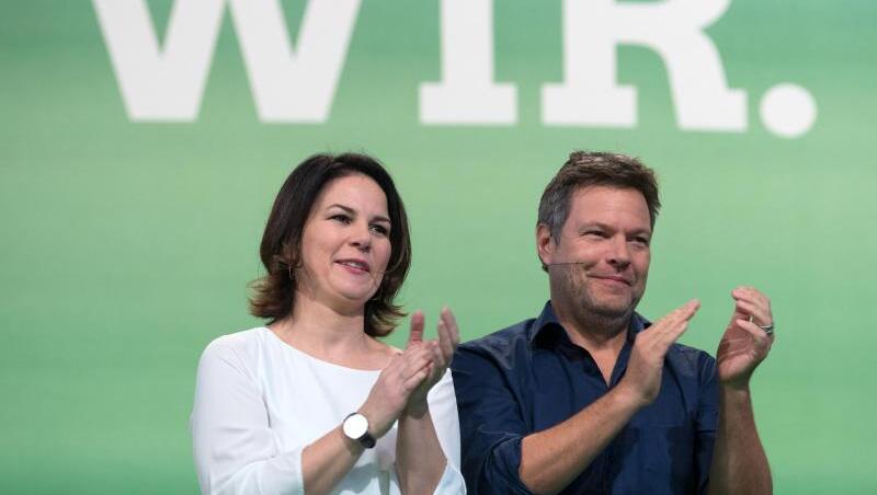 Annalena Baerbock und Robert Habeck, die Bundesvorsitzenden von Bündnis 90/Die Grünen. Ihre Partei hat einer aktuellen Umfrage zufolge ein ähnlich hohes Wählerpotential wie das der Union. Annalena Baerbock und Robert Habeck, die Bundesvorsitzenden von Bündnis 90/Die Grünen. Ihre Partei hat einer aktuellen Umfrage zufolge ein ähnlich hohes Wählerpotential wie das der Union.
