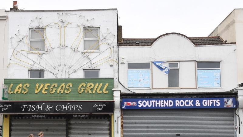 Geschlossene Geschäfte und Restaurants im April im Badeort Southend. Geschlossene Geschäfte und Restaurants im April im Badeort Southend.