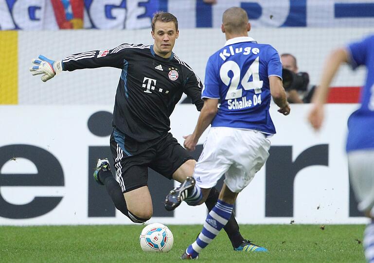 MANUEL NEUER: Als Ex-Schalker auf Schalke - es gibt einfachere Spiele. Hielt, was er zu halten hatte. Die ehemaligen Kollegen machten es ihm aber auch einfach. Weil er den Nerventest bestand: Note 2