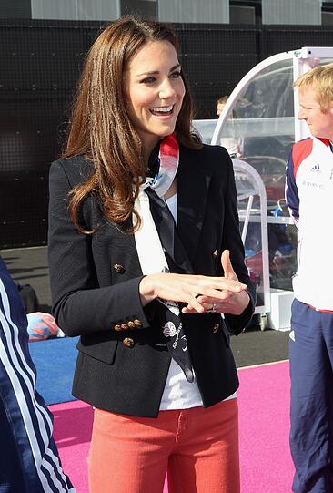 Herzogin Catherine schwingt in London den Hockeyschläger.