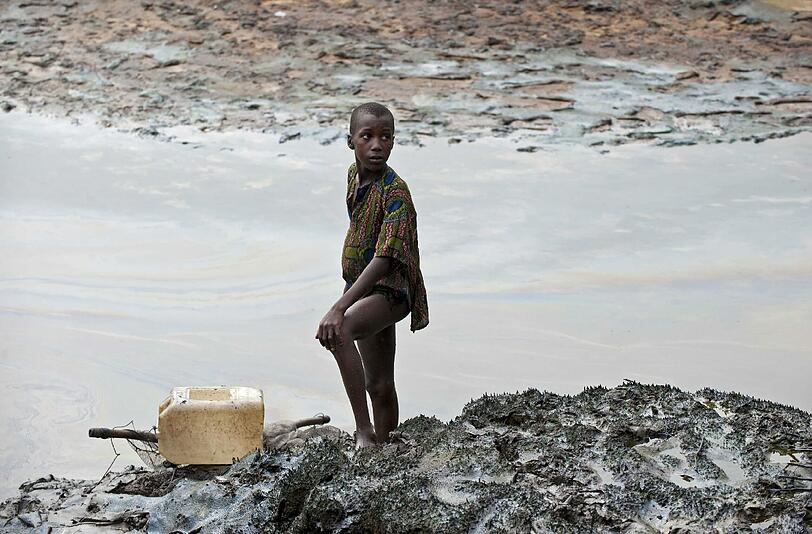 Amnesty International bezichtigt Shell der Lüge. Der Ölkonzern soll im Niger-Delta eine Ölverschmutzung nicht gereinigt haben.