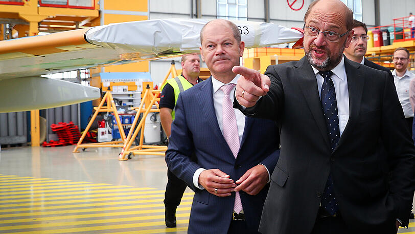 Wo soll&rsquo;s hingehen? Olaf Scholz (l.) und Martin Schulz sind sich in dieser Frage nicht einig.